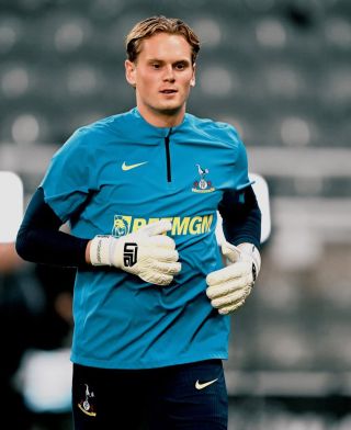 @tondakinsky dnes v základní sestavě Spurs vs. Newcastle 🆙💎 . . . . #upgteam #upgloves #premierleague #spurs #kinsky...